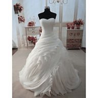 Stunning Ball Wedding Gown. Size: 10 - 14